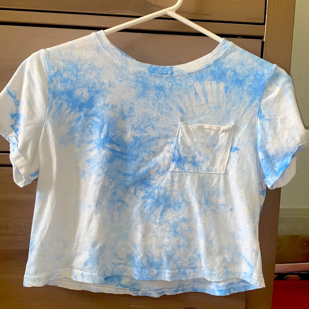 cropped blue and white tie dye shirt with pocket.